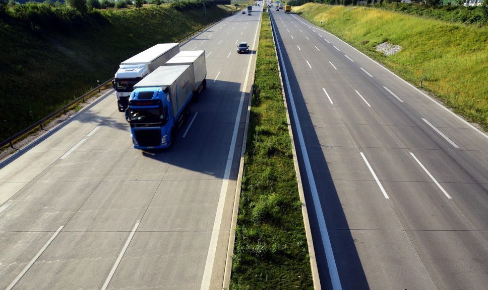 Camiones en carretera