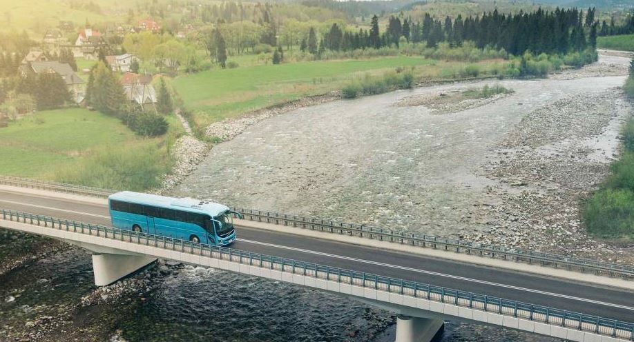 Imagen de un autobús en carretera