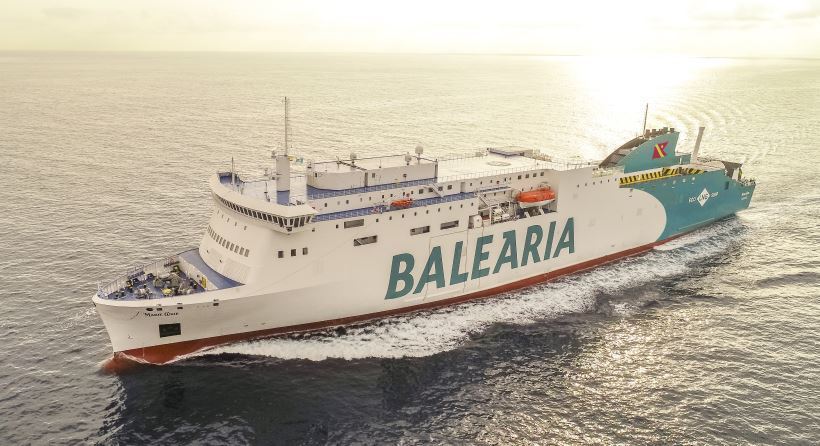 Imagen de un barco de Balearia