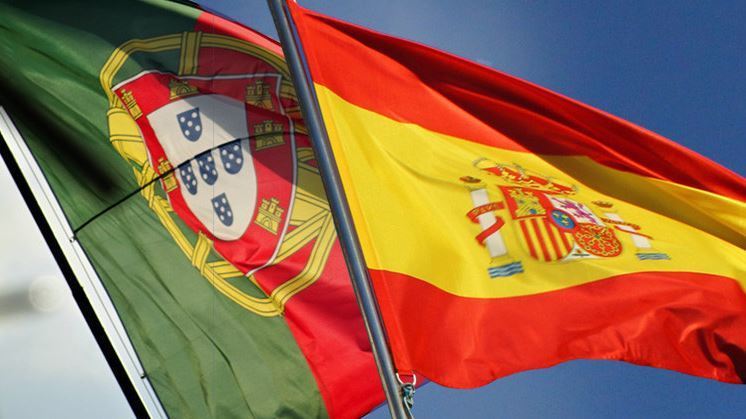 Imagen de las banderas de España y Portugal