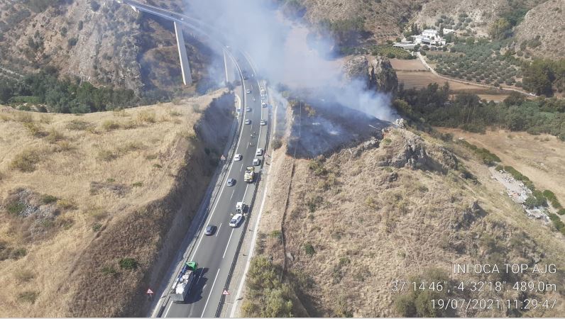 Imagen del incendio provocado por el accidente del camión
