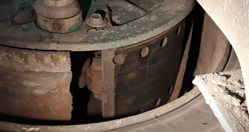 Imagen de una zapata de camión con defecto muy grave