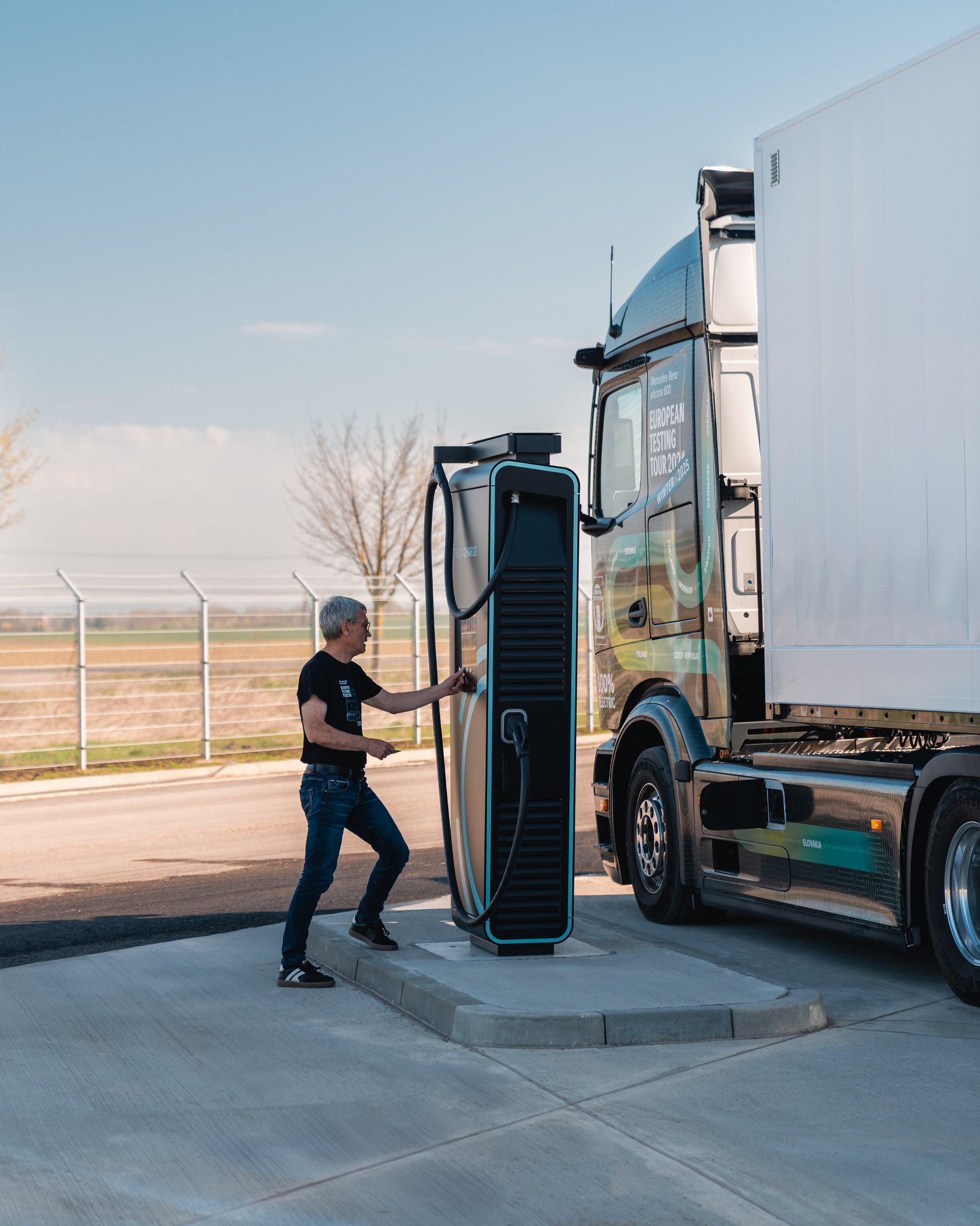 Mercedes-Benz Trucks aspira a ganar un título GUINNESS WORLD RECORDS™ con el eActros 600