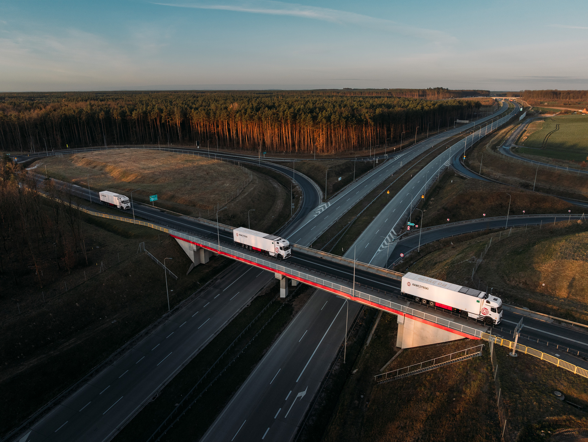 Gran pedido en Polonia: Kawczyński Logistics recibe 75 unidades del último Mercedes-Benz Actros L con ProCabin