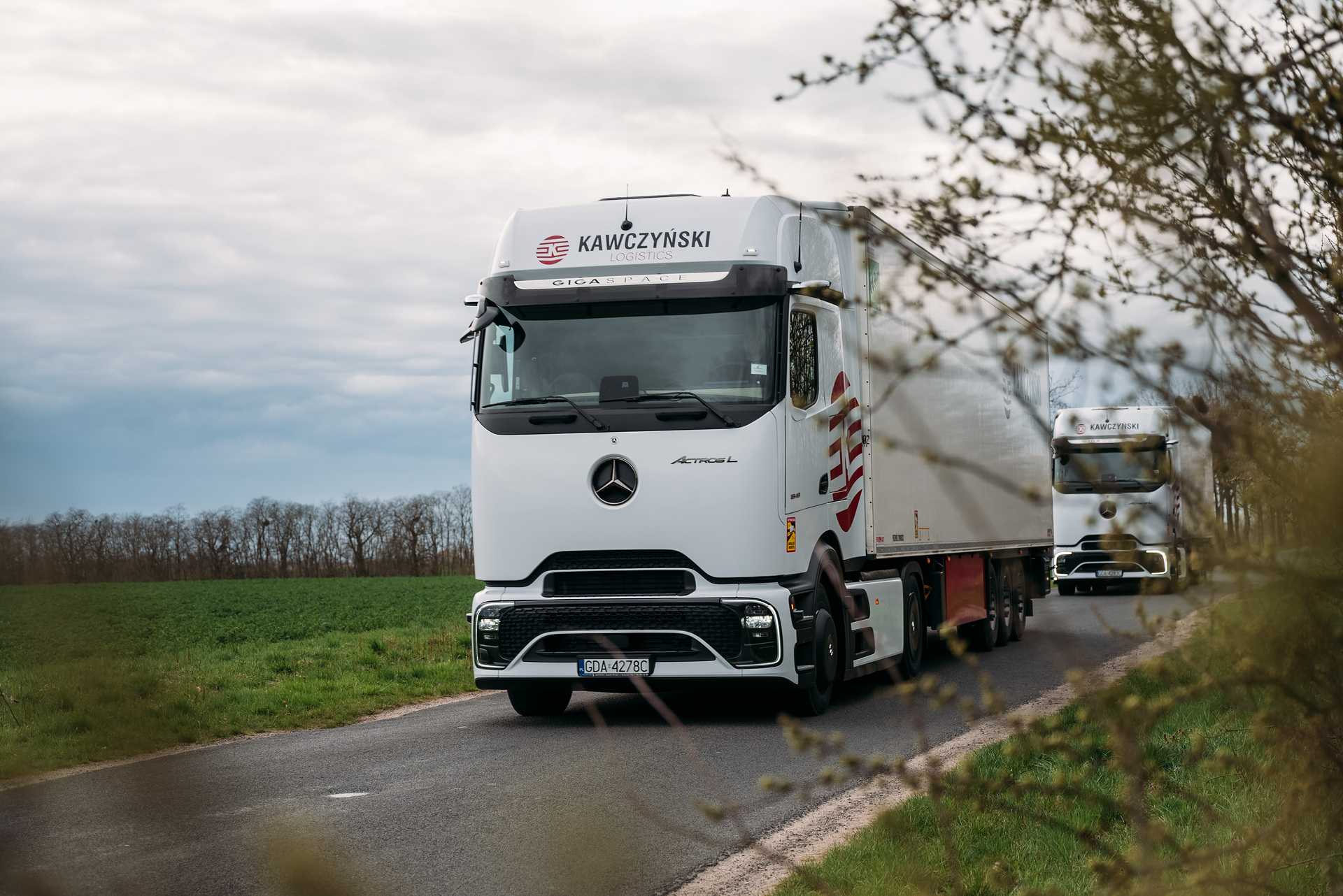 Gran pedido en Polonia: Kawczyński Logistics recibe 75 unidades del último Mercedes-Benz Actros L con ProCabin