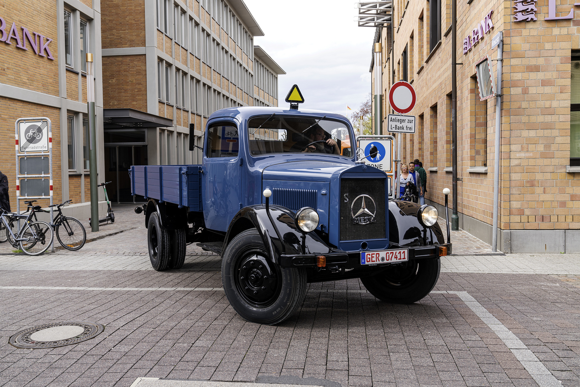 Celebration for Classics in Karlsruhe: Mercedes-Benz Trucks with Vintage Trucks at "Tribute to Carl Benz"