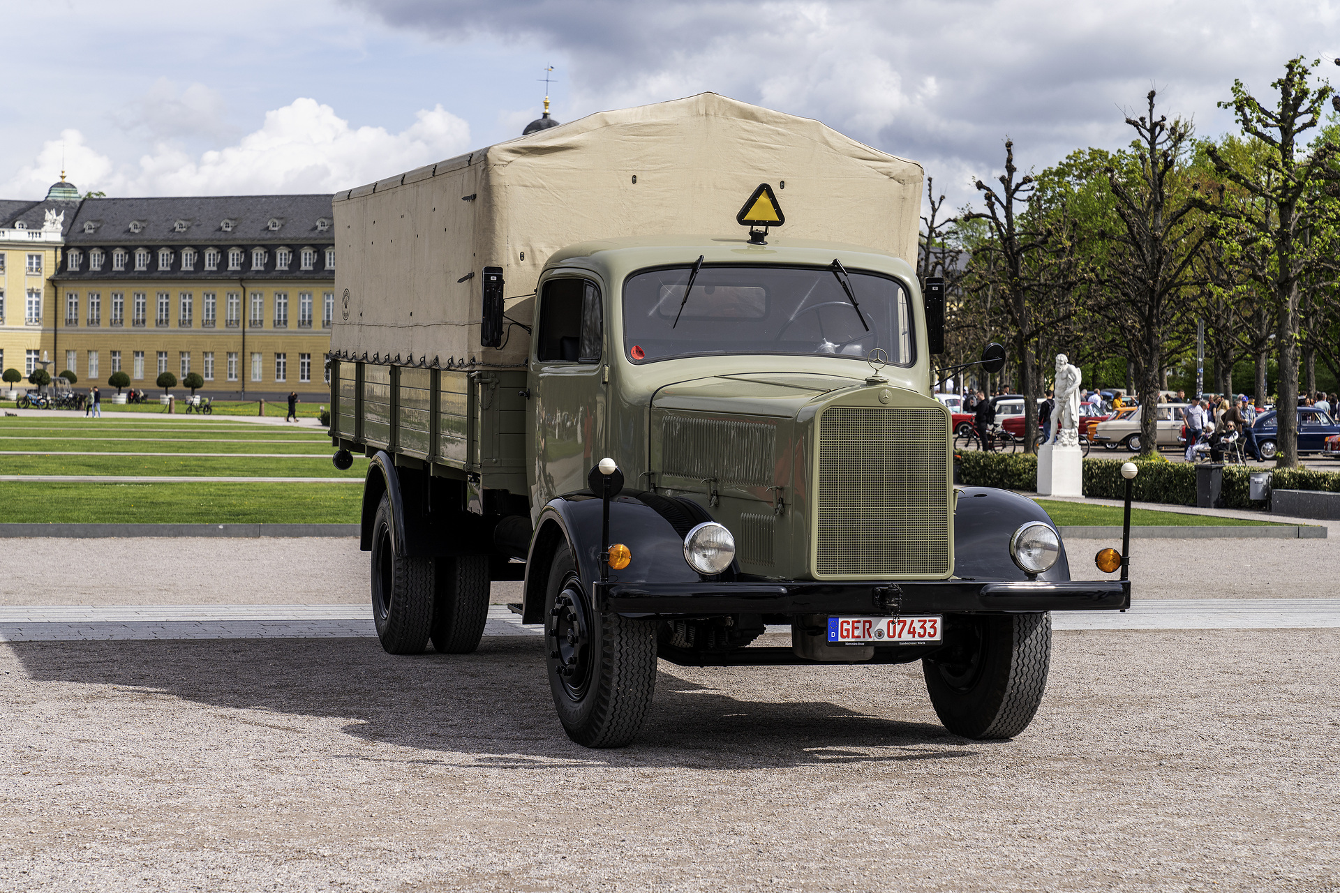 Celebration for Classics in Karlsruhe: Mercedes-Benz Trucks with Vintage Trucks at "Tribute to Carl Benz"
