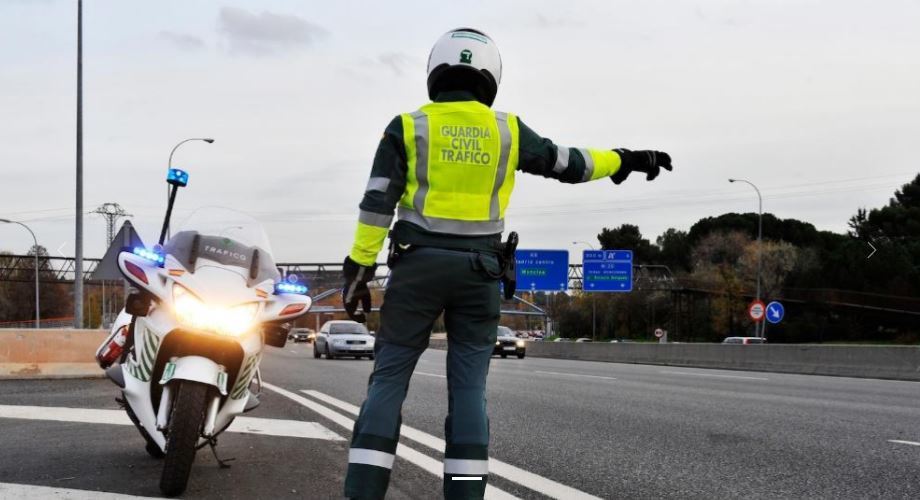 Un agente de la Guardia Civil de Tráfico