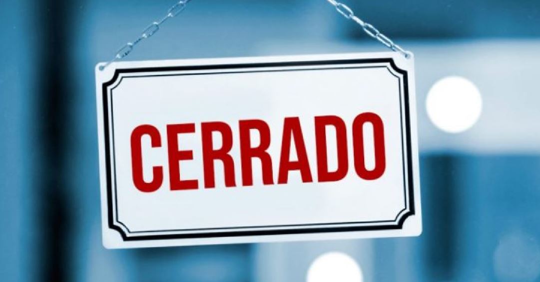 Un cartel de cerrado
