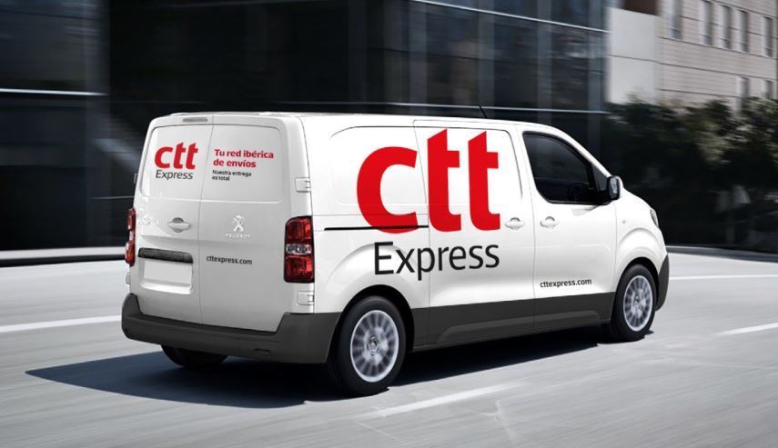 Imagen de una furgoneta de CTT Express