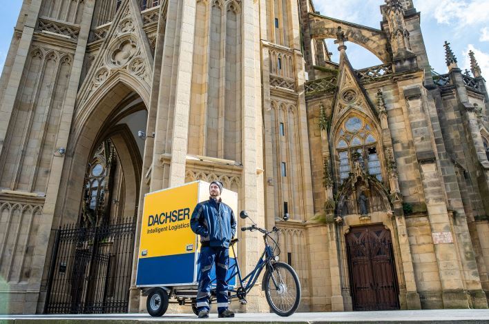 Dachser realiza entregas con bicicletas eléctricas de carga en el centro de San Sebastián