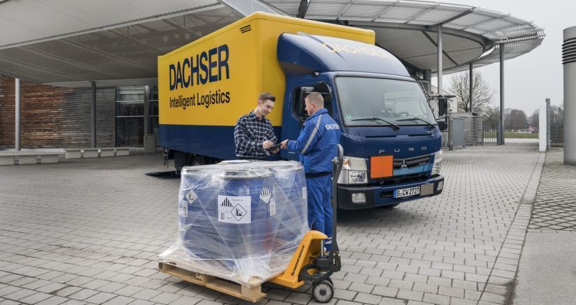 Un camión de Dachser y carga de productos químicos