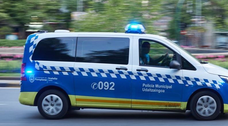 Imagen de un coche patrulla de la Policía Local de Pamplona
