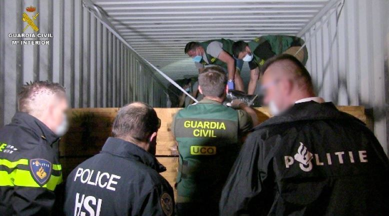 Localización de cocaína en un contenedor marítimo