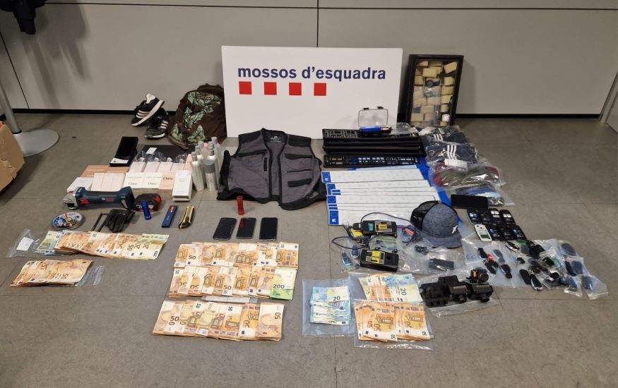 Material incautado por los Mossos