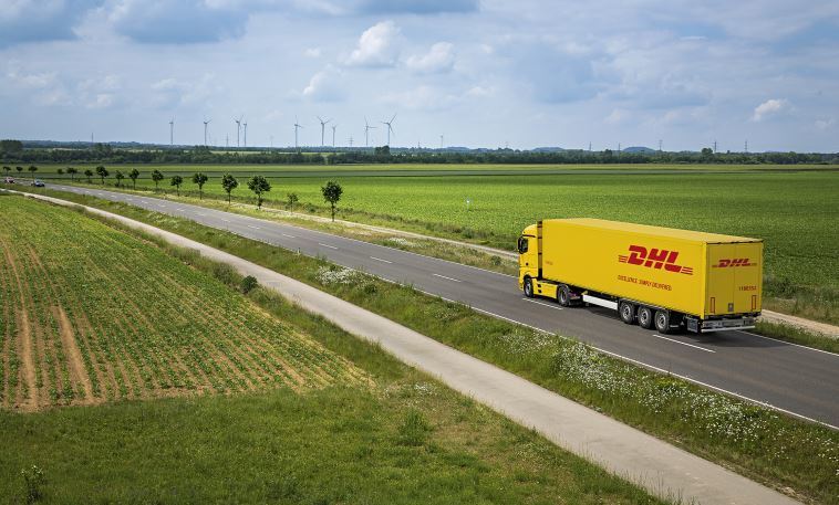 Imagen de un camión de DHL
