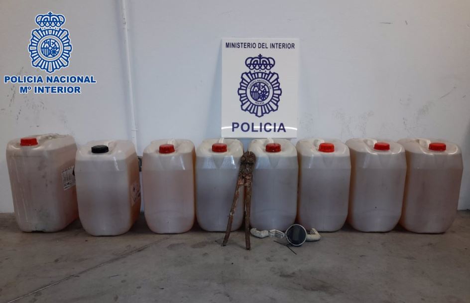 Las garrafas con gasoil incautadas por la Policía Nacional