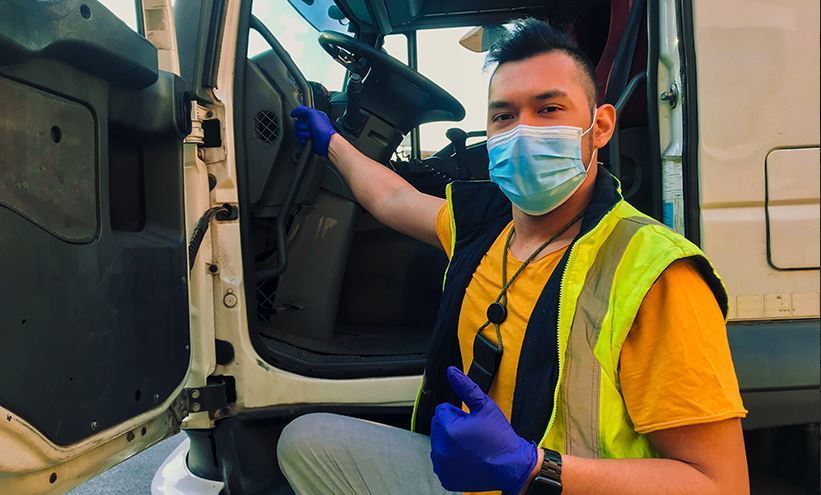 Imagen de un trabajador de una empresa de reparto