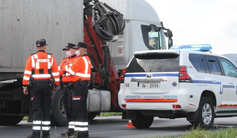Un control de la Ertzaintza a un camión