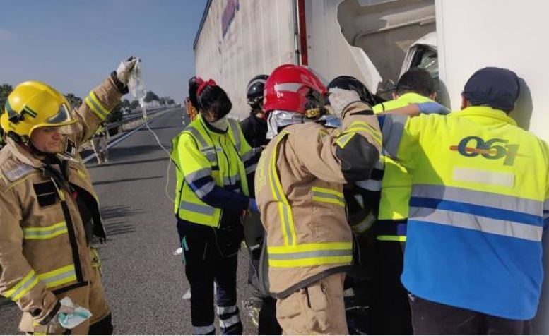 Imagen de personal de emergencias en el lugar