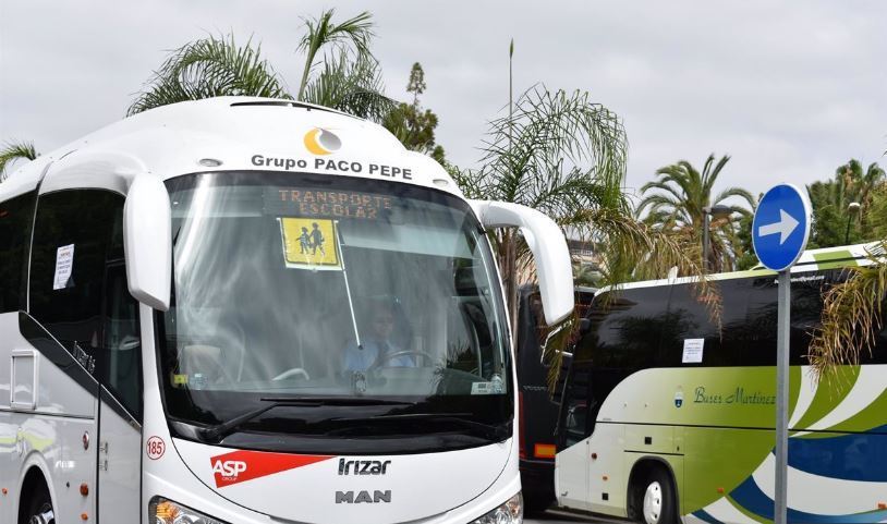 Imagen de dos autobuses
