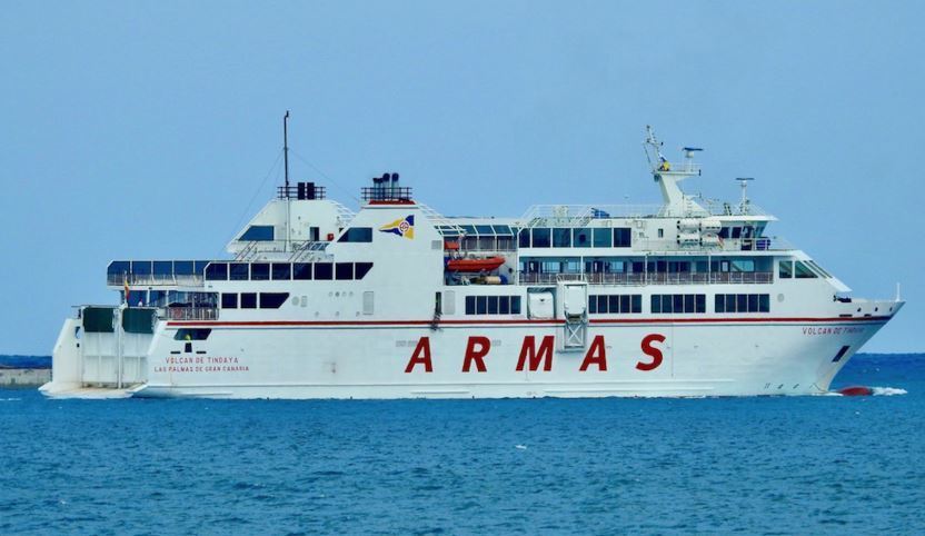 Imagen del ferry Volcán de Tindaya