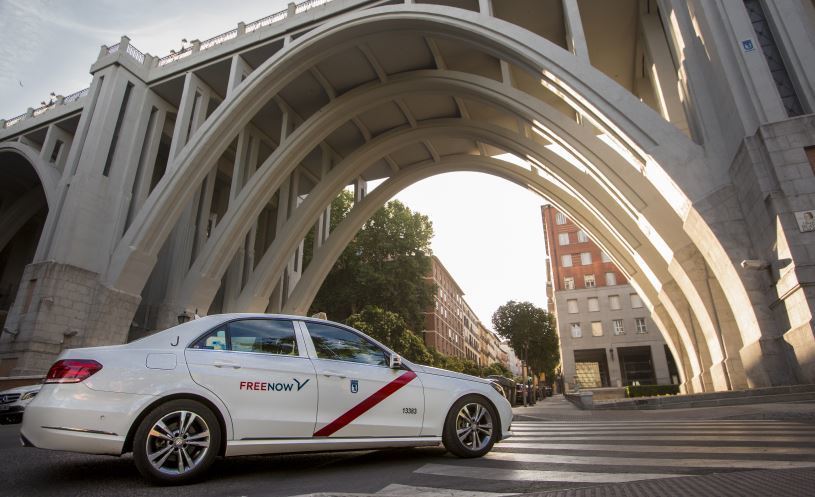 Un taxi de Madrid con el logotipo de Free Now