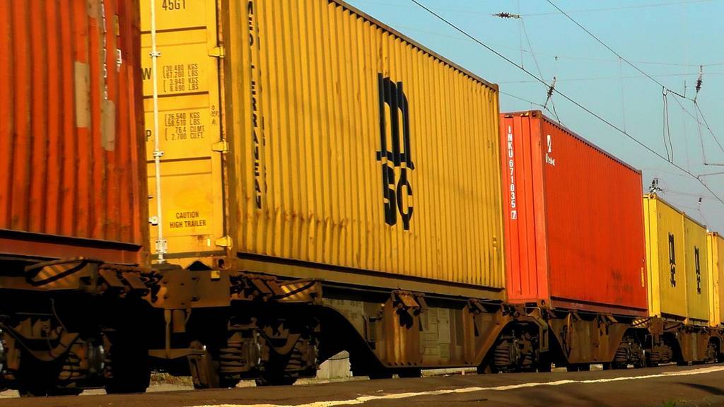 freight-train-328763_1920