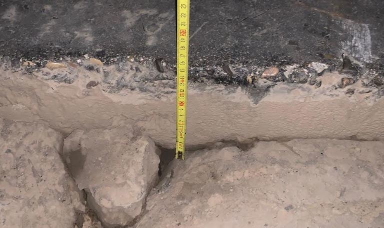 Imagen de la medida de uno de los baches