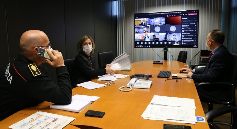 Reunión de trabajo por videoconferencia desde la sede central de la Ertzaintza