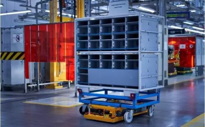 Imagen del robot STR en las instalaciones de BMW