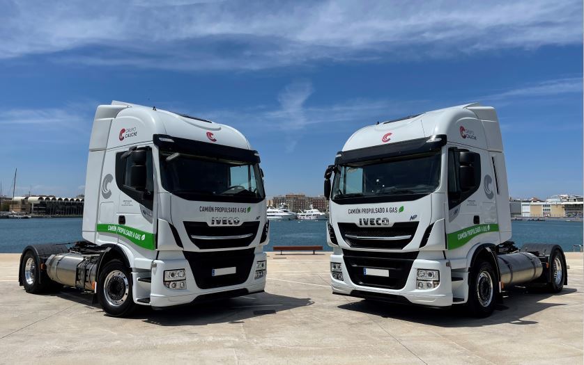 Dos camiones Iveco a gas natural de Grupo Caliche