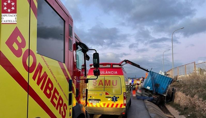 Imagen del camión accidentado
