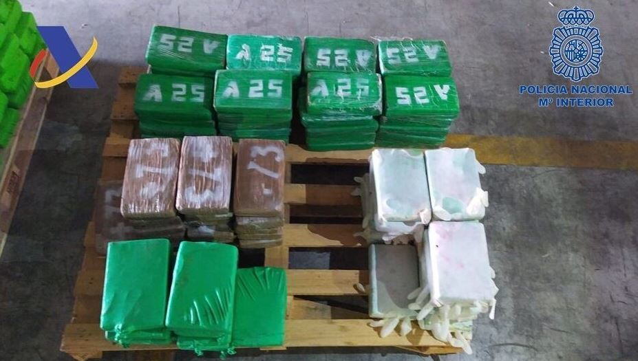 Imagen de varios paquetes de cocaína intervenidos