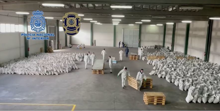 Imagen de la cocaína camuflada como carbón vegetal