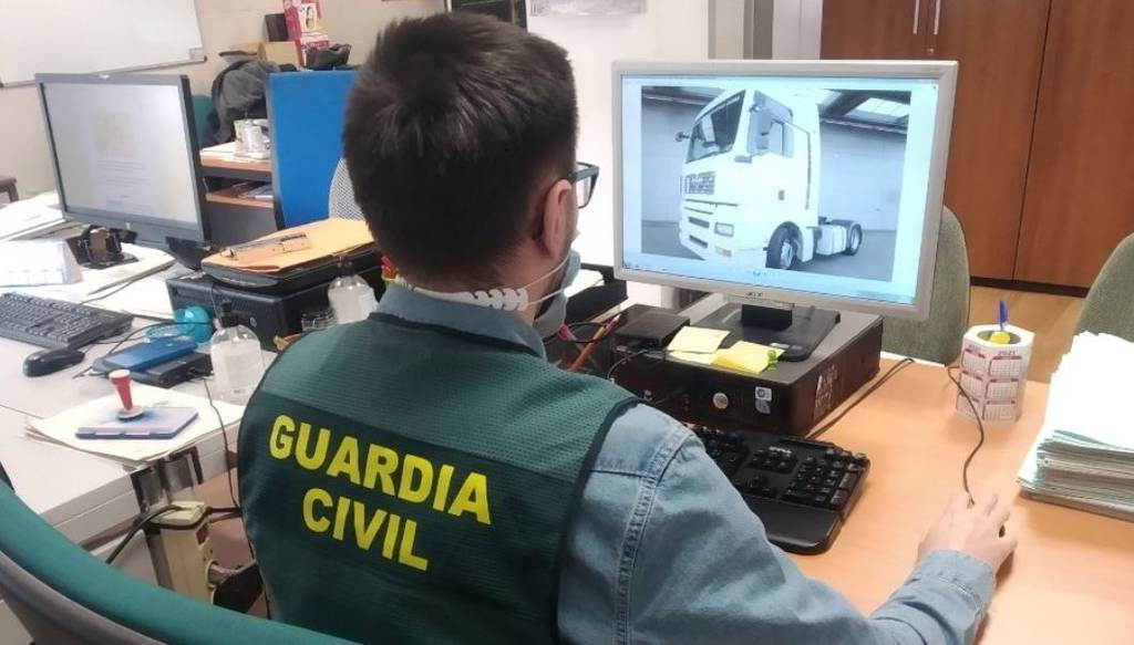 Un agente de la Guardia Civil