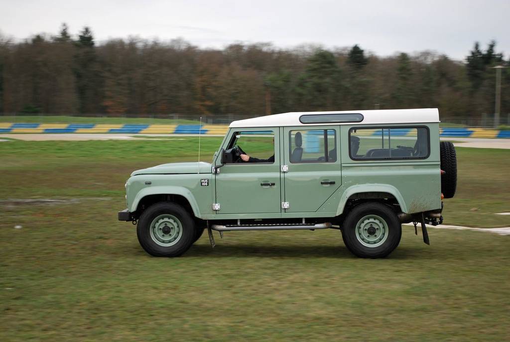 land-rover-defender-dice-adios
