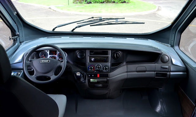  /></p><p>El motor del Soulclass es F1C diesel FPT Industrial de 3 litros,common rail del tipo de inyección electrónica de combustible 4 cilindros en línea 16 valvulas y 170 hp.la tecnología FPT EGR hace que el vehículo requiera el uso de Arla 32. El sistema de suspensión trae vigas muelles parabólicos, amortiguadores telescópicos y barra de doble efecto estabilizador.</p><p><img data-src=