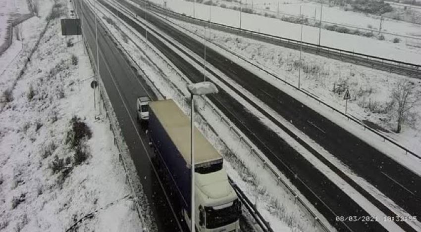 La nieve caída en Burgos provocó retenciones de vehículos y camiones