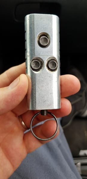 Una pistola rudimentale nel portachiavi