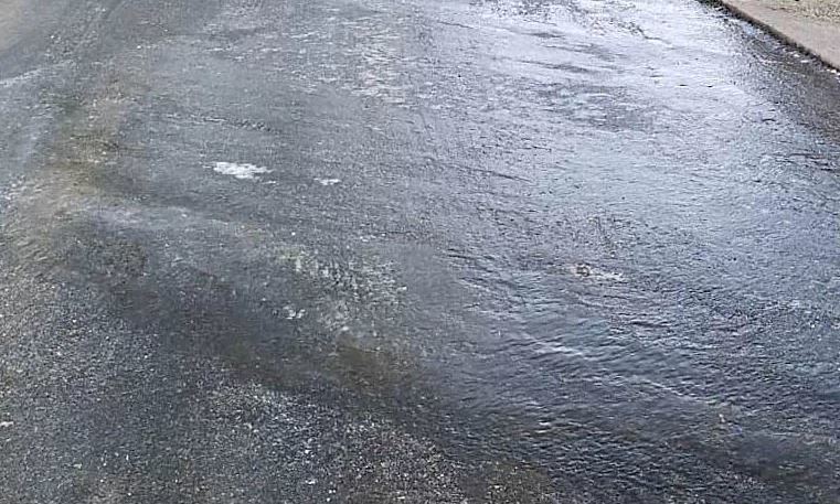 Imagen de una carretera helada