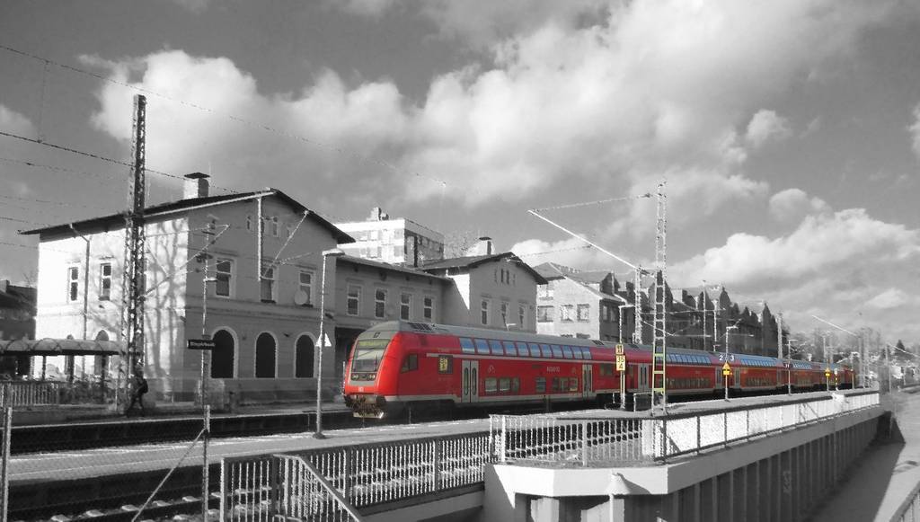 railway-station-778422_1920