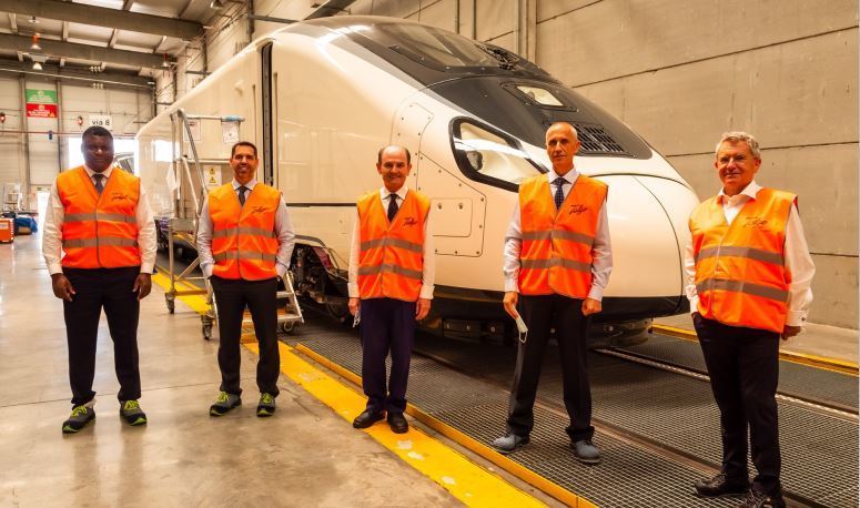 Foto de la firma entre Talgo y Repsol