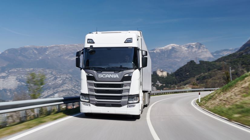 Imagen de un camión Scania en carretera