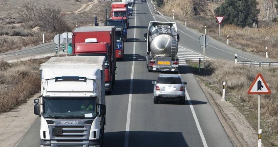Camiones en carretera