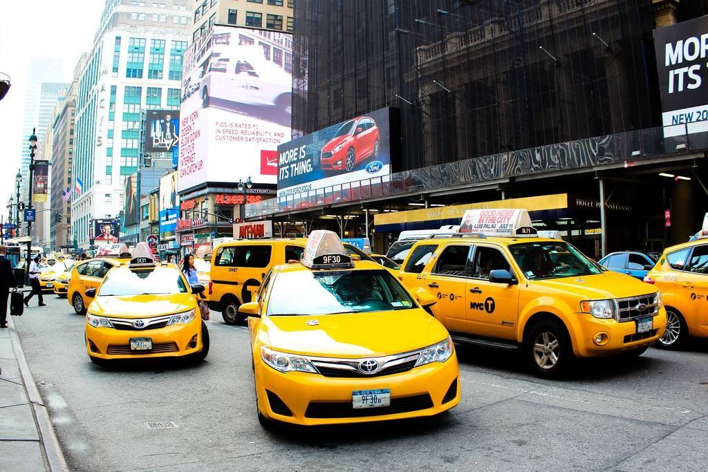 taxi-886116_1920