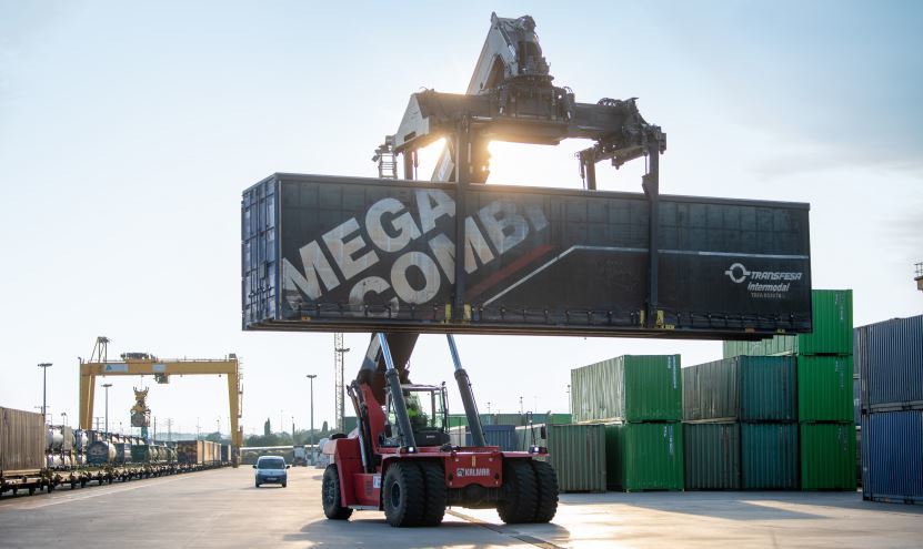 Transporte de un contenedor de Transfesa Logistics
