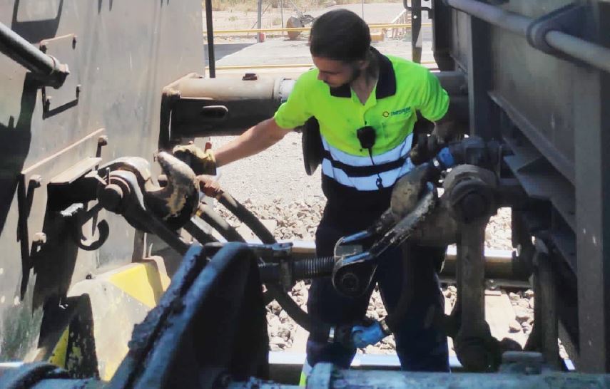 Imagen de un auxiliar de circulación trabajando