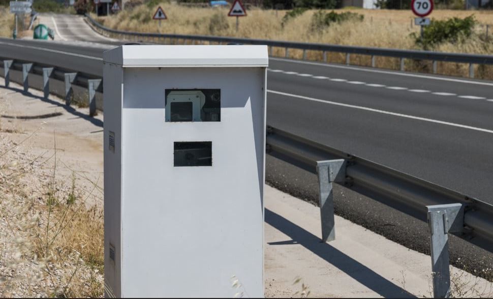 Imagen de un radar de tramo que instala Transit