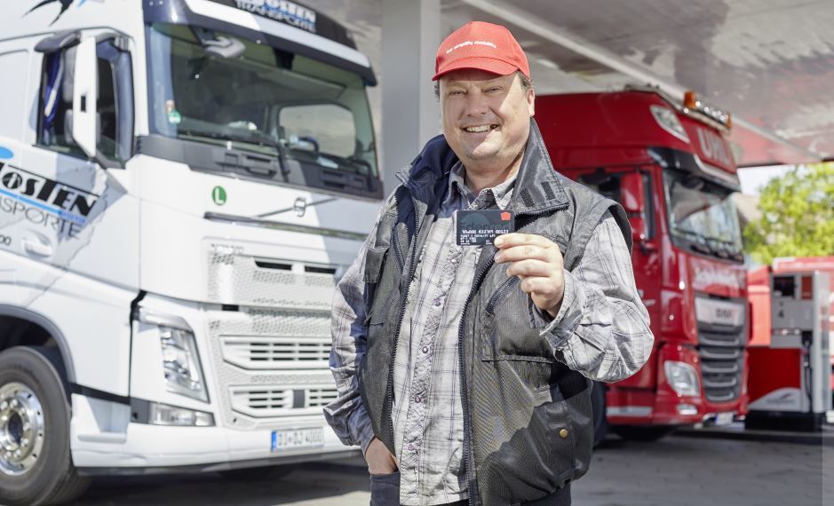 Un camionero con la tarjeta de UTA